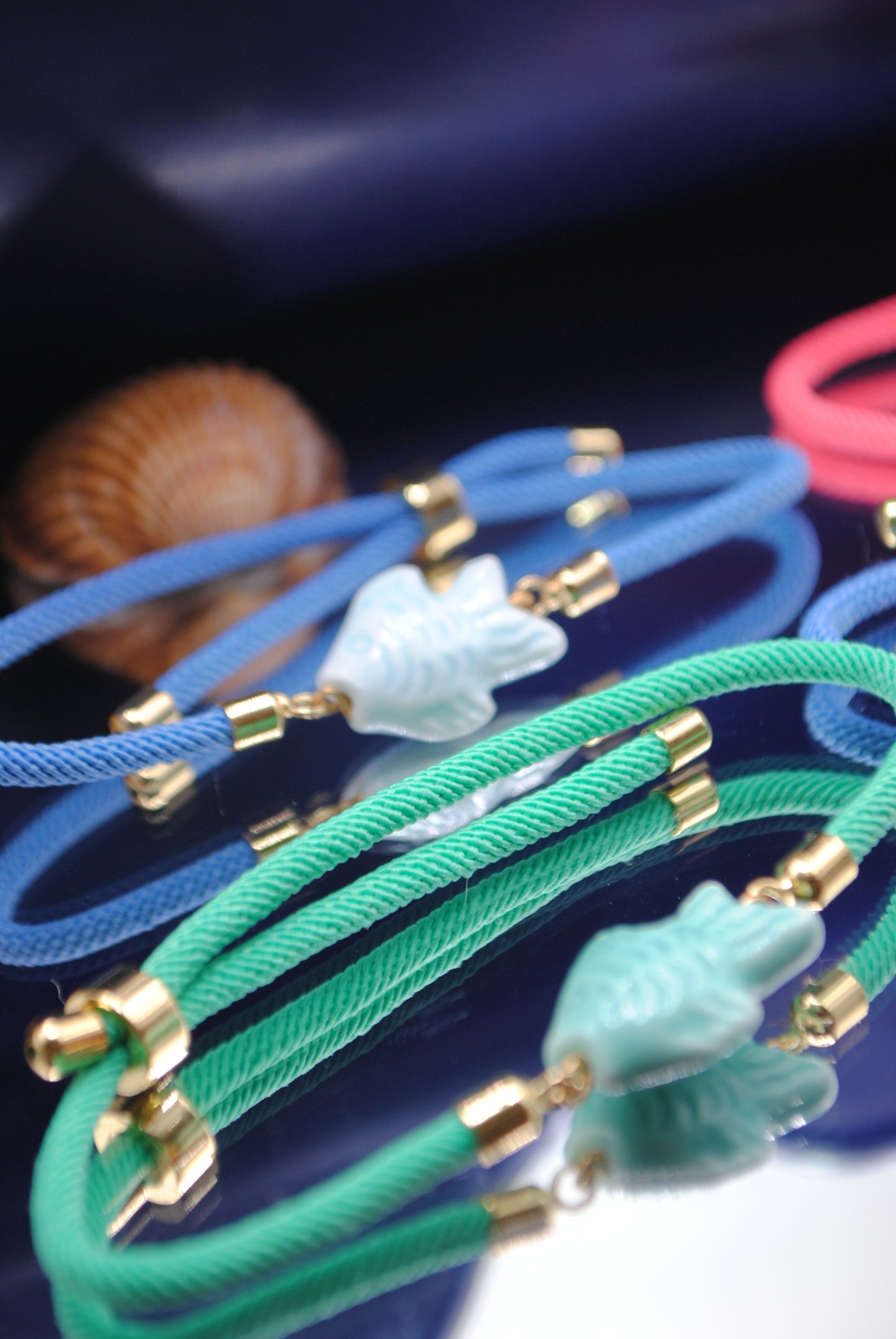 Bracciale Santorini con charm in ceramica smaltata