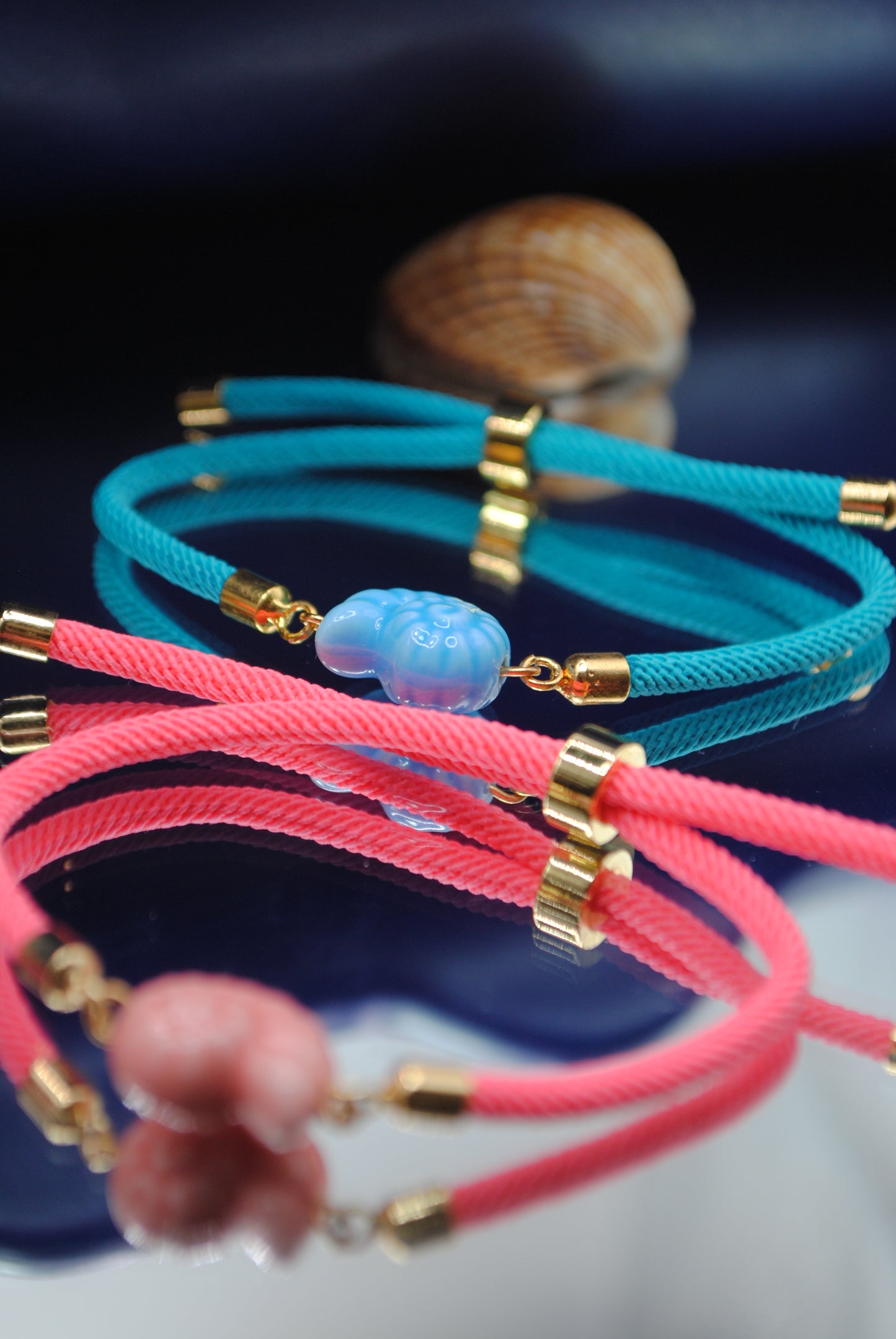 Bracciale Santorini con charm in ceramica smaltata