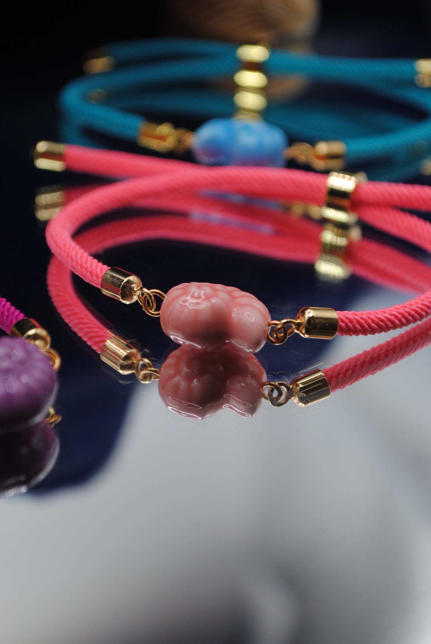 Bracciale Santorini con charm in ceramica smaltata