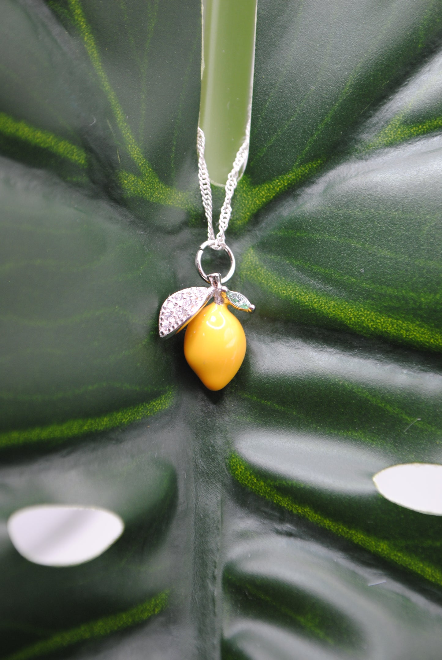 ''Signora i limoni!” – Catenina in argento riciclato con charm in argento smaltato
