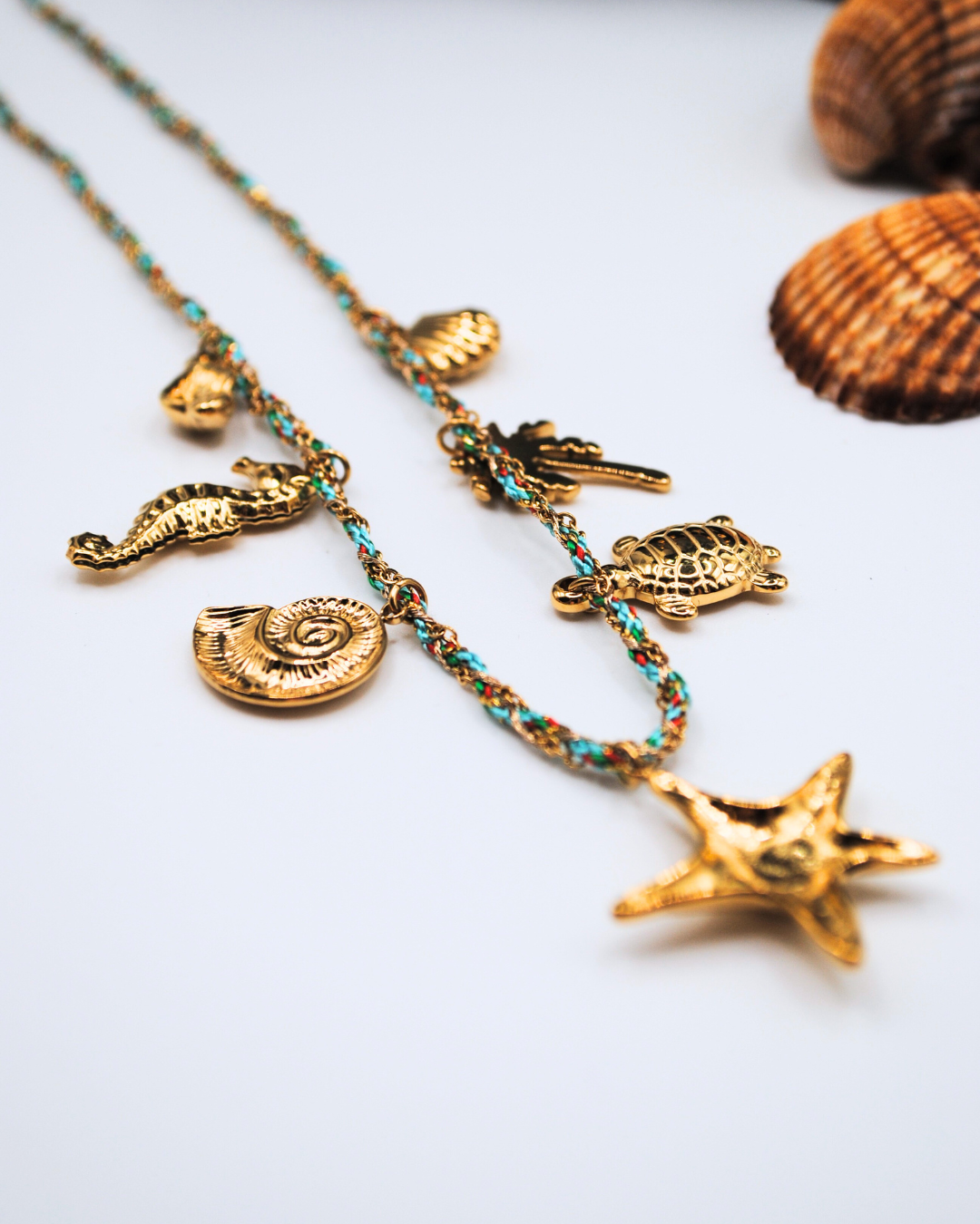 Collana Santo Domingo con cordino intrecciato e acciaio dorato
