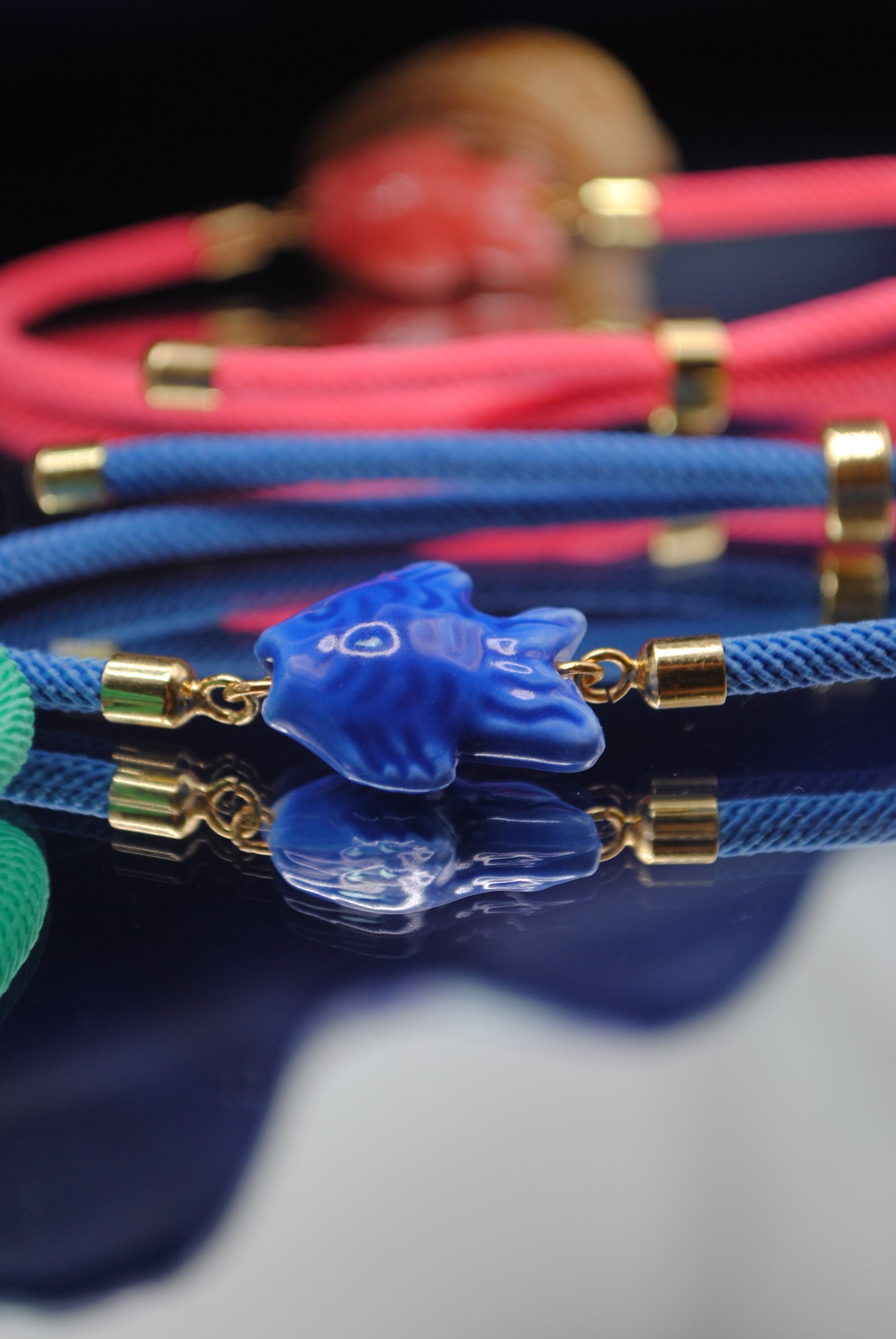 Bracciale Santorini con charm in ceramica smaltata