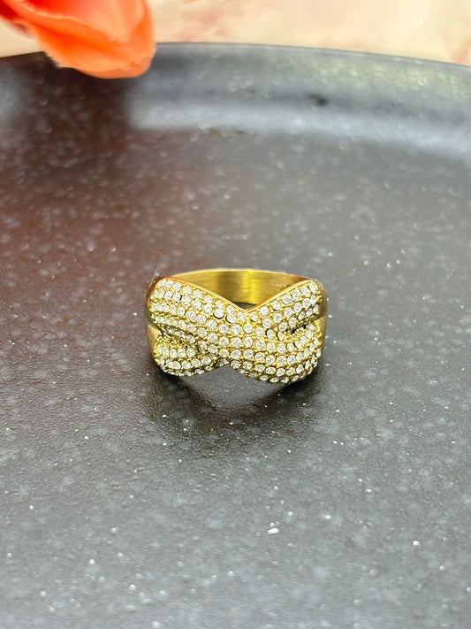 Anello a fascia con cubic zirconia bianchi